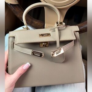 Classic Beige Top-Handle Women’s Bag with Gold Hardware